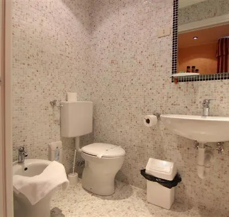 ​​阿黛尔别墅酒店 3* 塞勒里古